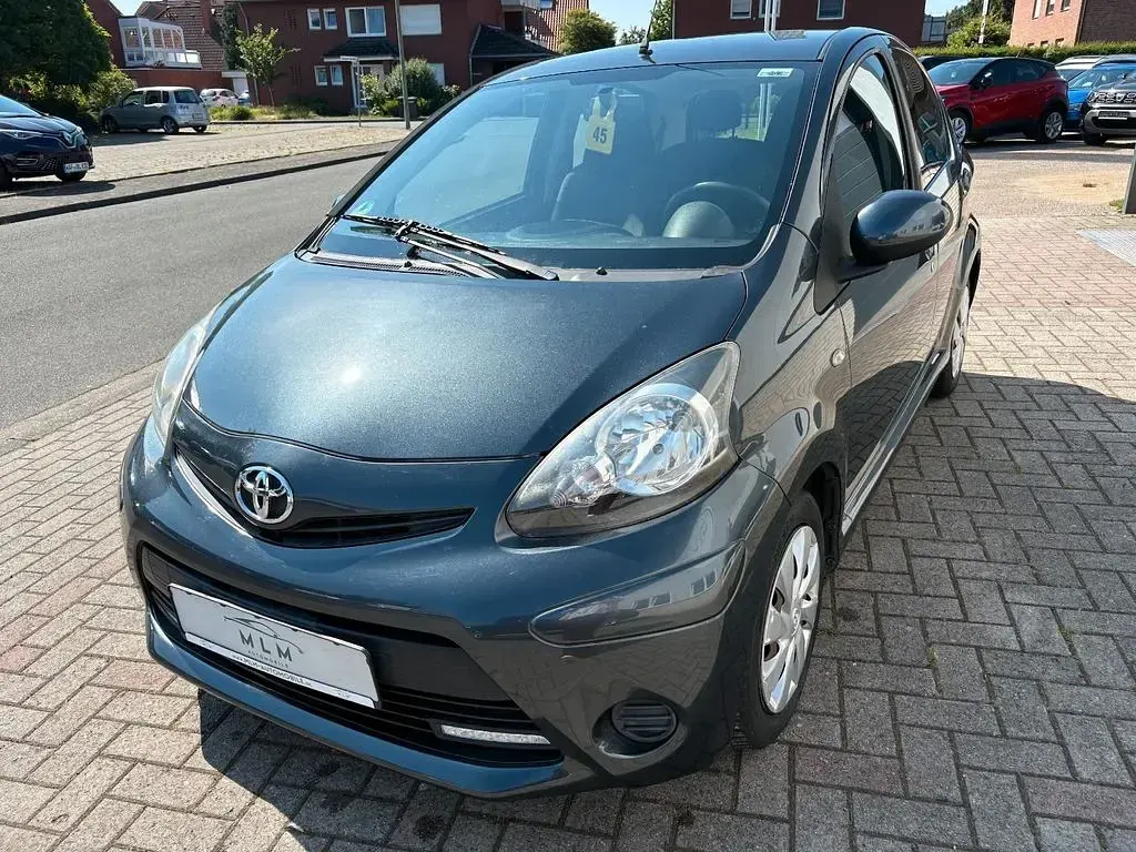 Gebraucht Toyota Aygo Cool 68 PS (50 kW) 2014 Grau Kleinwagen
