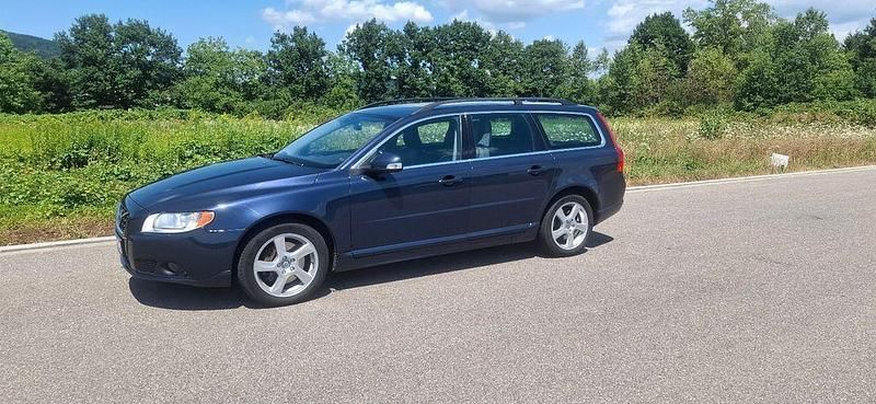 Blau Gebraucht 2011 Volvo V70 Momentum Kombi | 8.250 € (Fairer Preis) - Bild 1/4