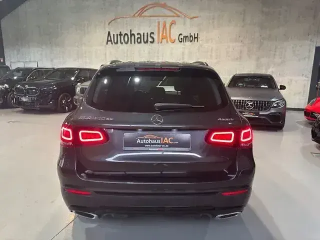 Gebraucht Mercedes GLC300de 122 PS (89 kW) 2022 Andere Limousine