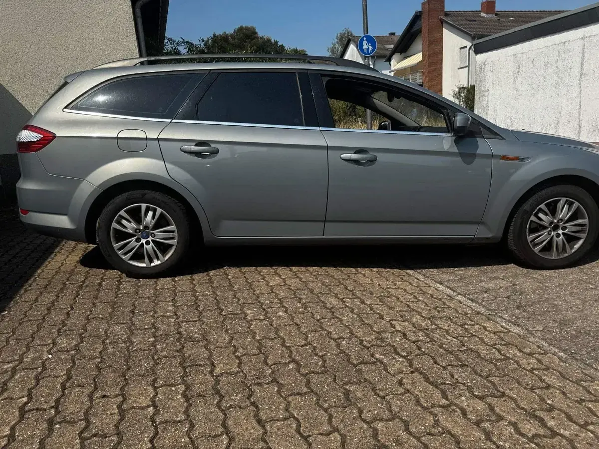 Gebraucht Ford Mondeo 140 PS (102 kW) 2009 Grau Kombi