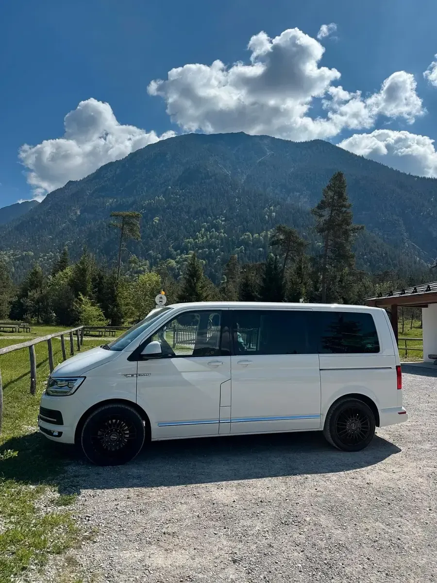 Gebraucht VW Multivan 204 PS (150 kW) 2017 Weiß Van / Kleinbus
