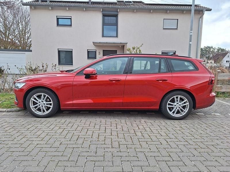 Gebraucht Volvo V60 Momentum 150 PS (110 kW) 2018 Rot Kombi