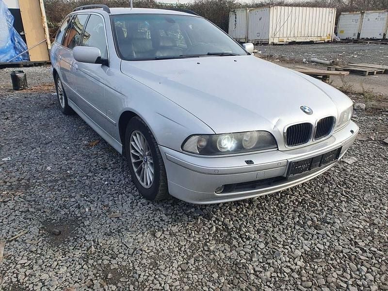 Grau Gebraucht 2001 BMW 520 Exclusive Kombi | 1.699 € (Guter Preis) - Bild 1/4