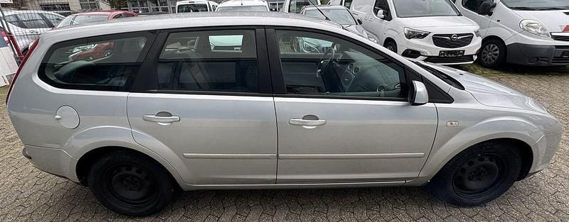 Gebraucht Ford Focus Style 109 PS (80 kW) 2007 Silber Limousine