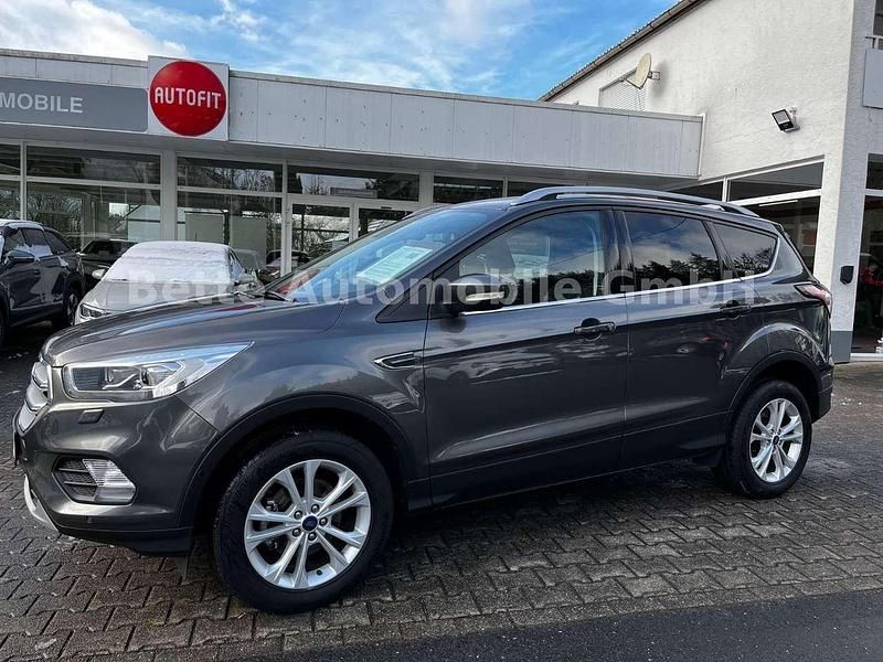 Gebraucht Ford Kuga Titanium 150 PS (110 kW) 2017 Grau SUV