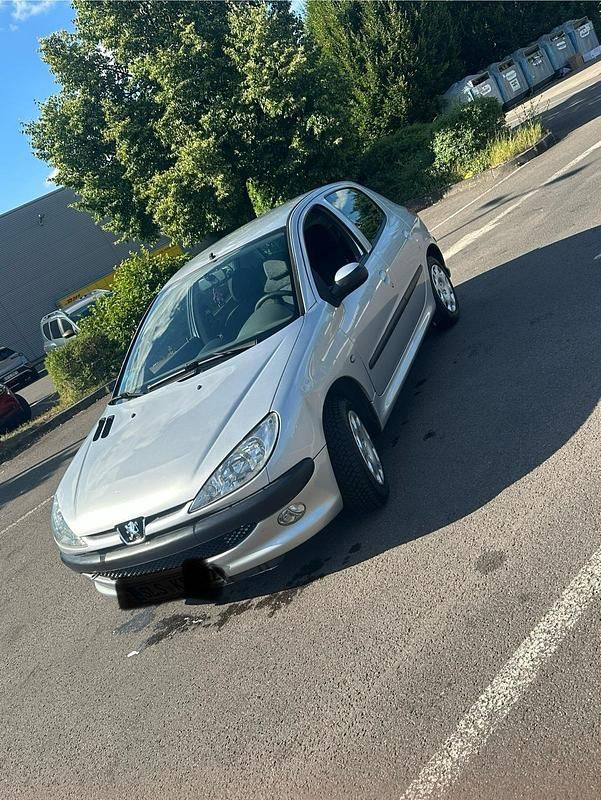 Grau Gebraucht 2003 Peugeot 206 Kleinwagen | 920 € (Guter Preis) - Bild 1/4