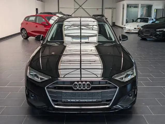 Second-hand Audi A4 150 CP (110 kW) 2022 Negru Break