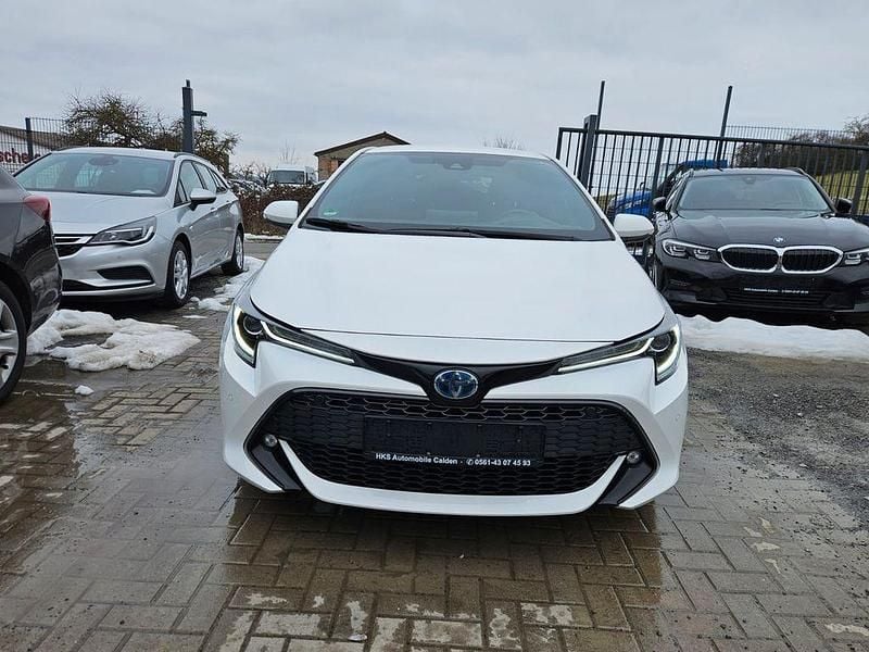 Gebraucht Toyota Corolla Hybrid Club 152 PS (111 kW) 2019 Weiß Limousine