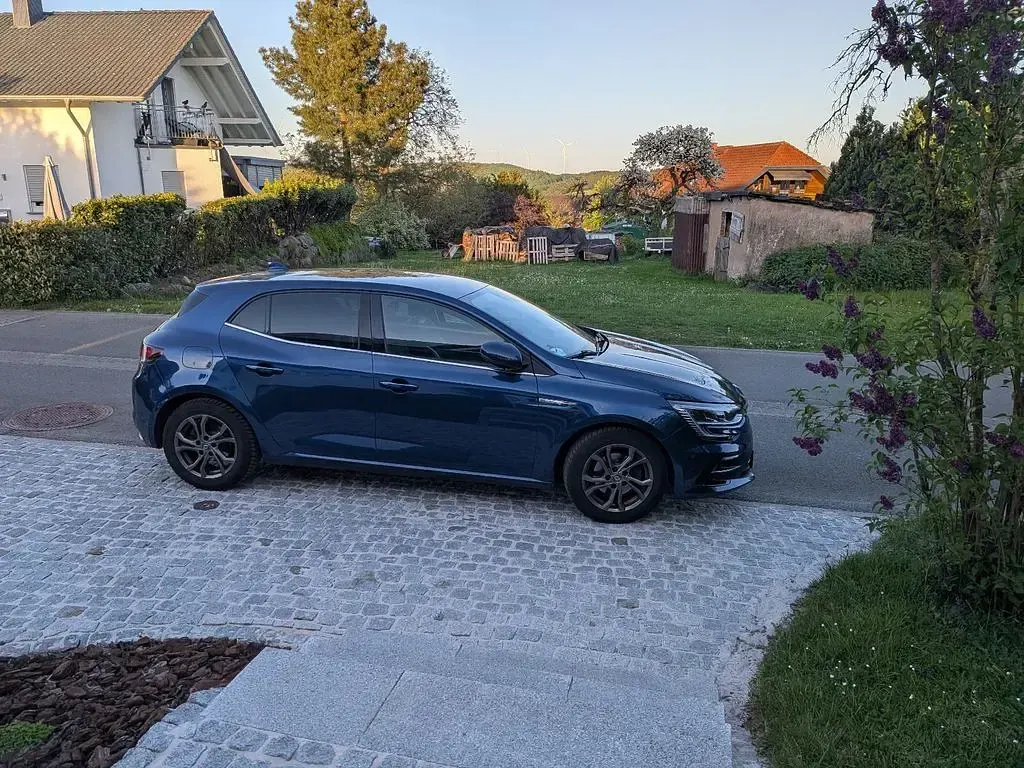 Gebraucht Renault Mégane Intens 140 PS (102 kW) 2020 Blau Limousine