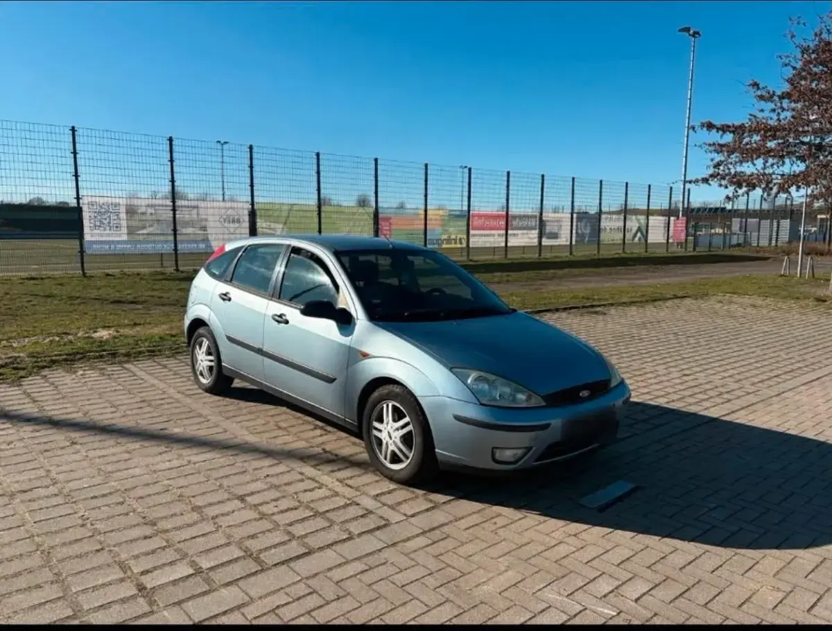 Gebraucht Ford Focus 101 PS (74 kW) 2003 Blau Kleinwagen