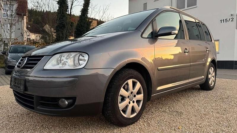 Grau Gebraucht 2008 VW Touran Van / Kleinbus | 4.999 € (Fairer Preis) - Bild 1/4