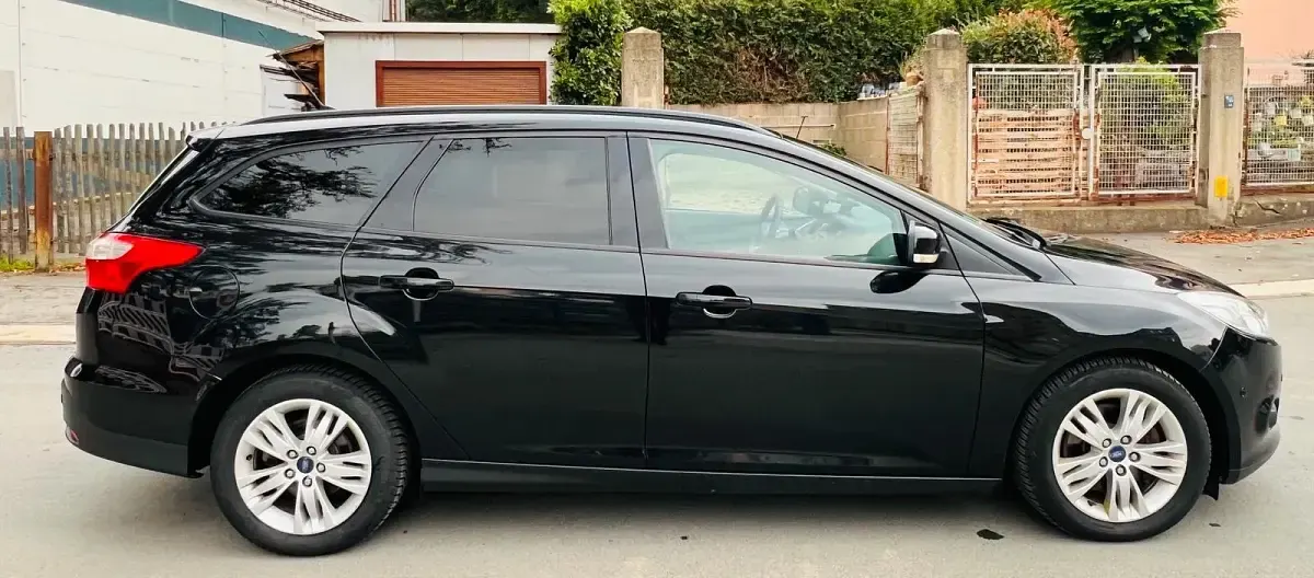 Gebraucht Ford Focus 116 PS (85 kW) 2011 Schwarz Kombi