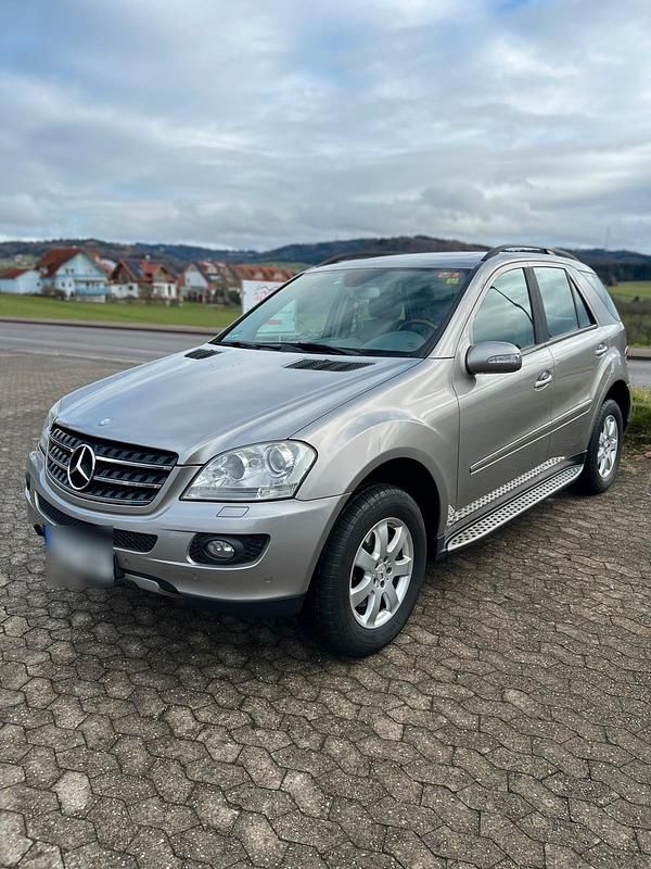 Silber Gebraucht 2006 Mercedes ML350 SUV | 8.999 € (Teuer) - Bild 1/4
