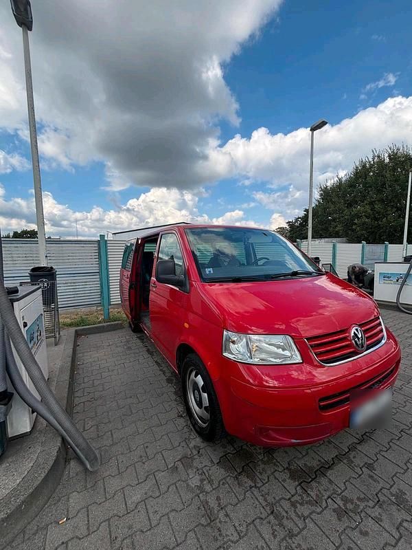 Second-hand VW T5 2007 Roșu Van