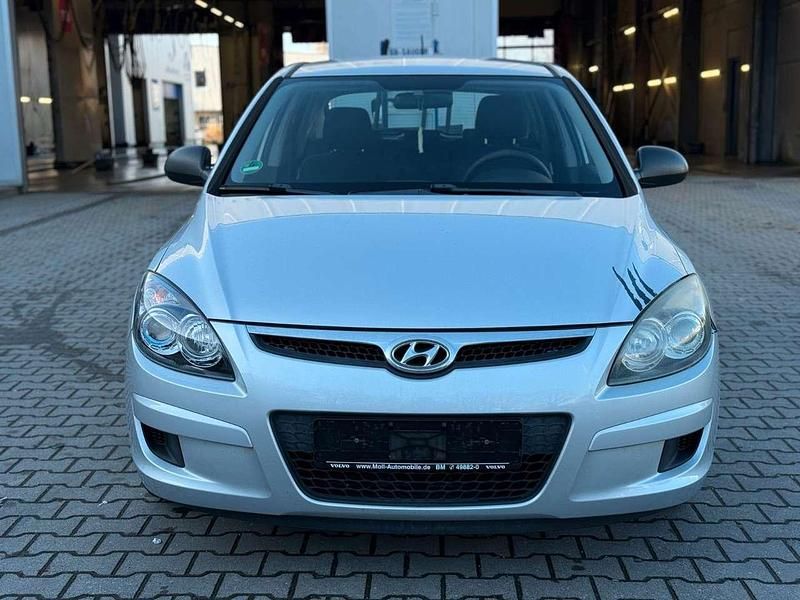 Gebraucht Hyundai i30 Edition+ 109 PS (80 kW) 2009 Silber Limousine