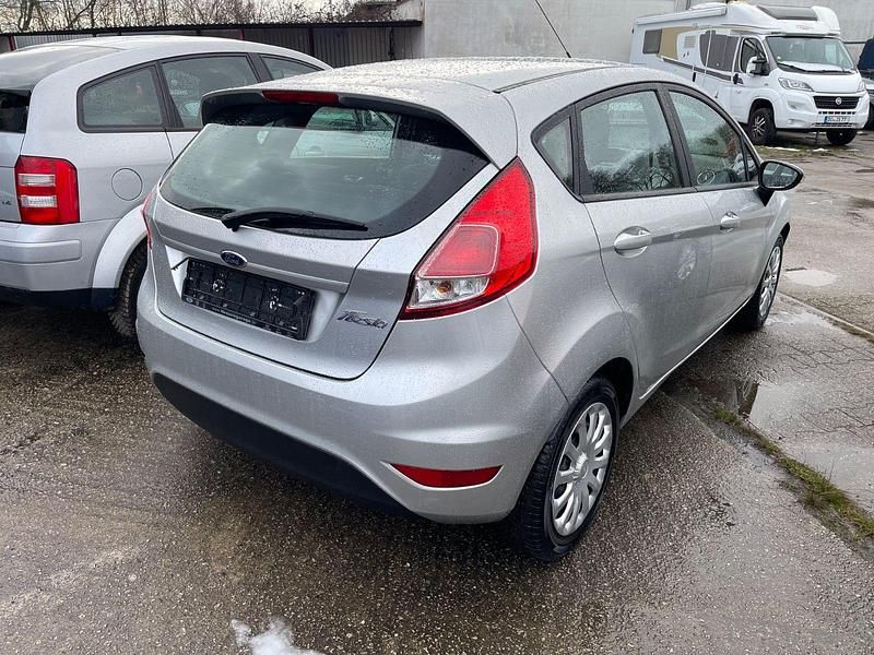 Gebraucht Ford Fiesta Trend 82 PS (60 kW) 2015 Silber Kleinwagen