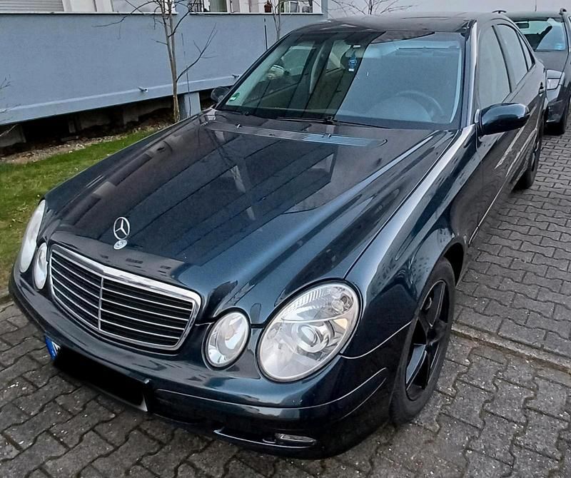 Gebraucht Mercedes E240 177 PS (130 kW) 2002 Schwarz Limousine