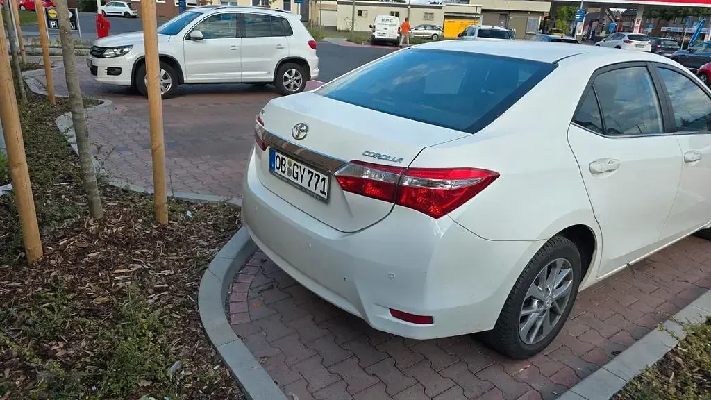 Gebraucht Toyota Corolla Multidrive S 132 PS (97 kW) 2016 Weiß Limousine