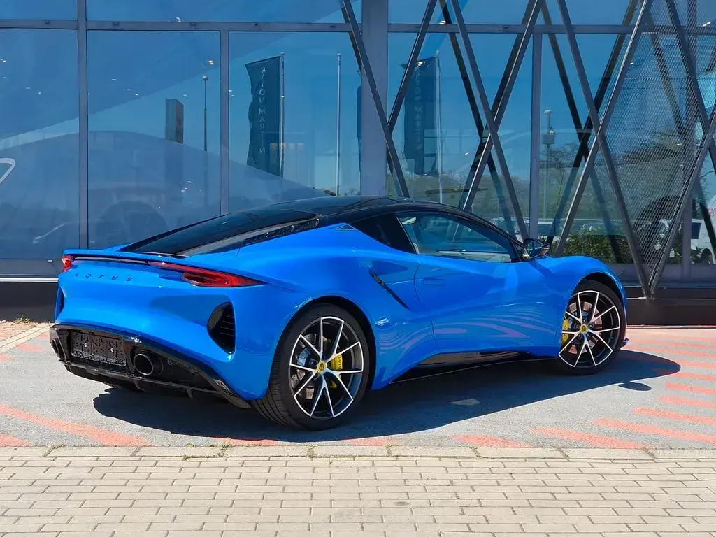 Używany Lotus Emira 405 KM (297 kW) 2023 Niebieski Coupe