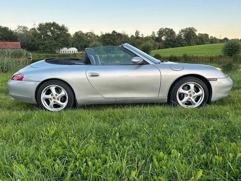 Gebraucht Porsche 996 300 PS (220 kW) 2000 Silber Cabrio