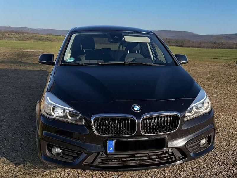 Schwarz Gebraucht 2016 BMW 218 Advantage Van / Kleinbus | 12.500 € (Fairer Preis) - Bild 1/4