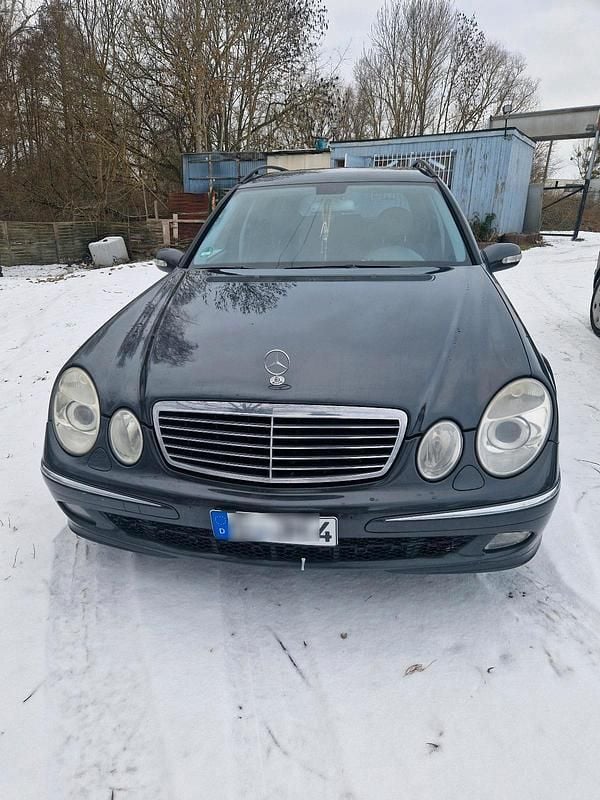 Gebraucht Mercedes E320 204 PS (150 kW) 2004 Schwarz Kombi