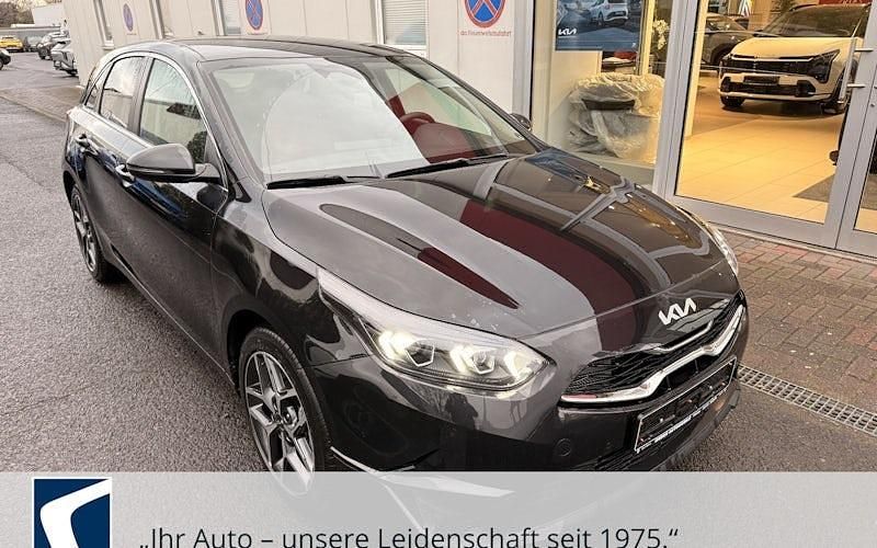 Schwarz Neu 2025 Kia Ceed Kleinwagen | 24.970 € (Etwas zu teuer) - Bild 1/4