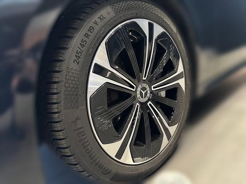 Gebraucht Mercedes E300 Avantgarde 204 PS (150 kW) 2024 Schwarz Limousine