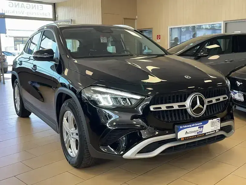 Gebraucht Mercedes GLA180 150 PS (110 kW) 2024 Schwarz SUV