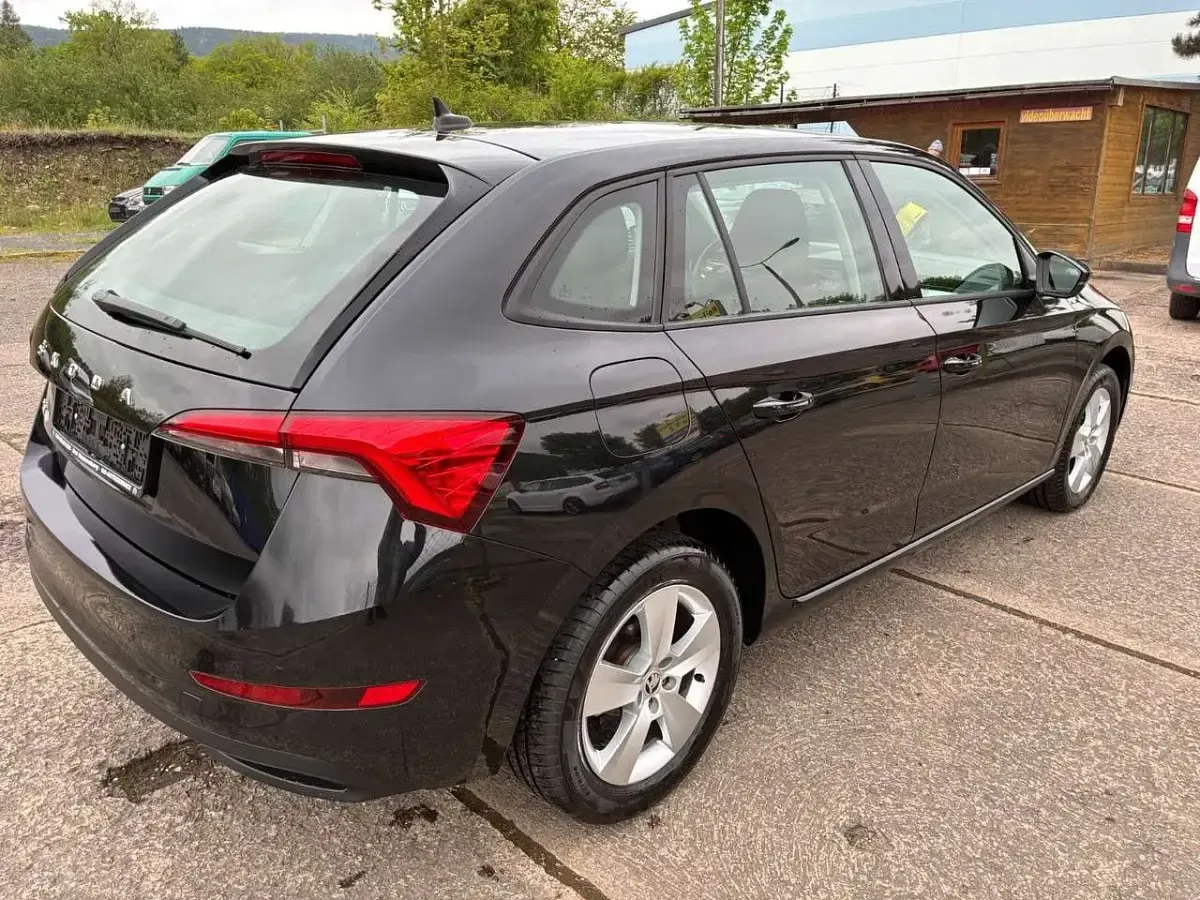 Second-hand Skoda Scala Ambition 110 CP (80 kW) 2023 Negru Hatchback