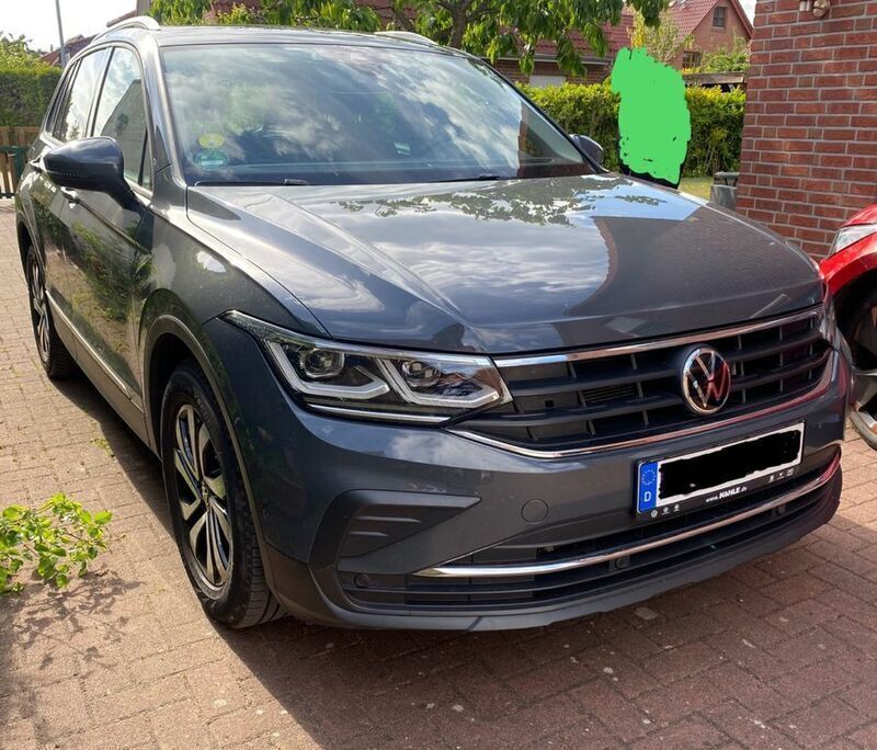 Grau Gebraucht 2021 VW Tiguan Life SUV | 22.999 € (Guter Preis) - Bild 1/4