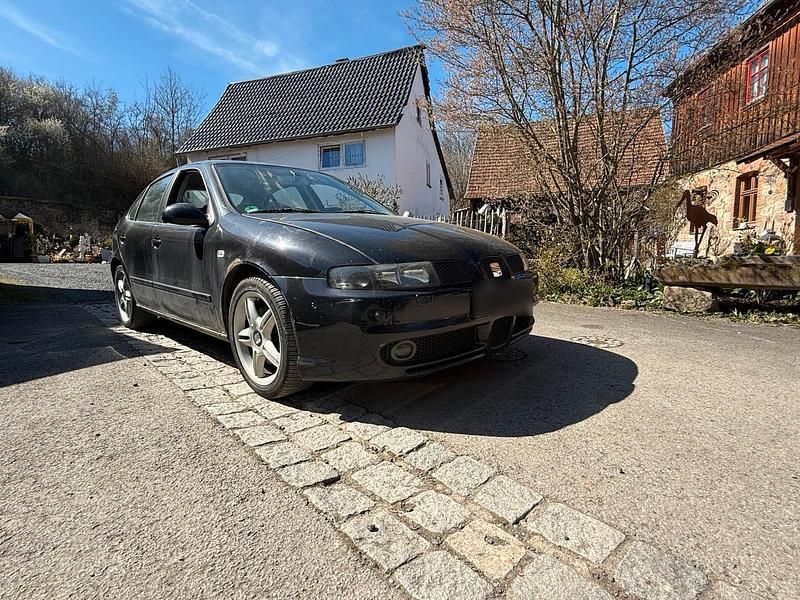 Second-hand Seat Leon CUPRA 204 CP (150 kW) 2003 Negru Hatchback