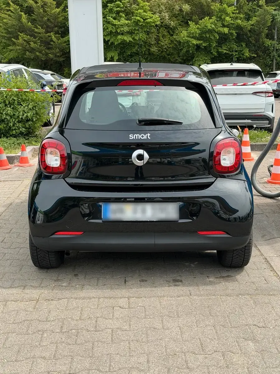 Używany Smart ForFour 90 KM (66 kW) 2018 Czarny Hatchback