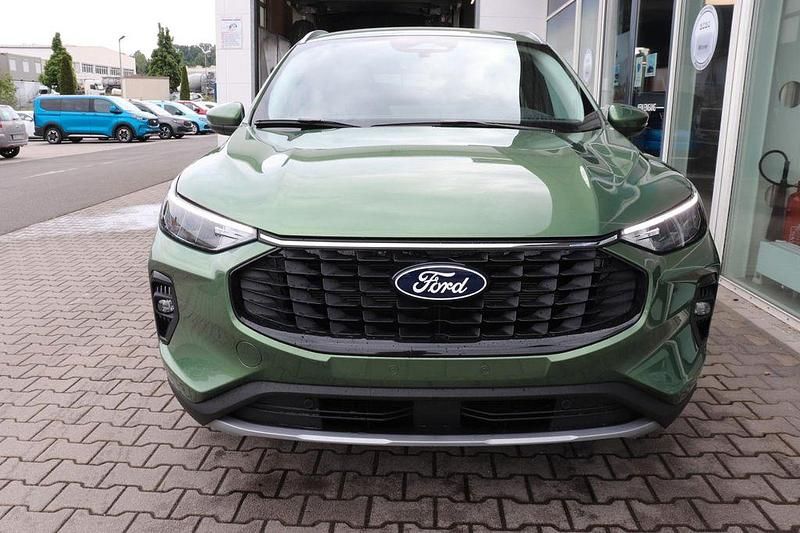 Gebraucht Ford Kuga Titanium 242 PS (177 kW) 2025 Bursting green metallic SUV