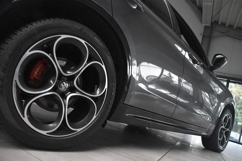 Gebraucht Alfa Romeo Stelvio 280 PS (205 kW) 2024 Grau metallic SUV