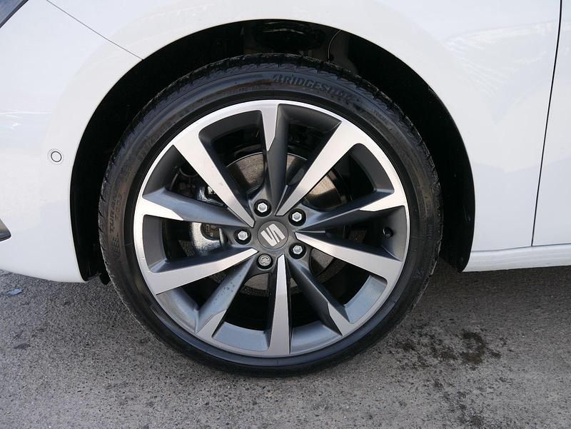 Neu Seat Leon FR 150 PS (110 kW) 2026 Nevadaweiß metallic Limousine