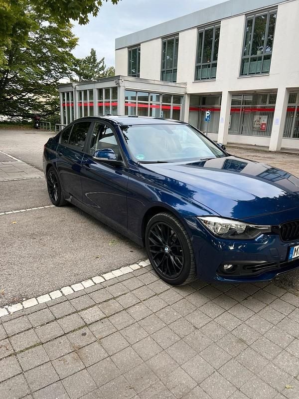 Blau Gebraucht 2017 BMW 320 Limousine | 15.000 € (Superpreis) - Bild 1/4