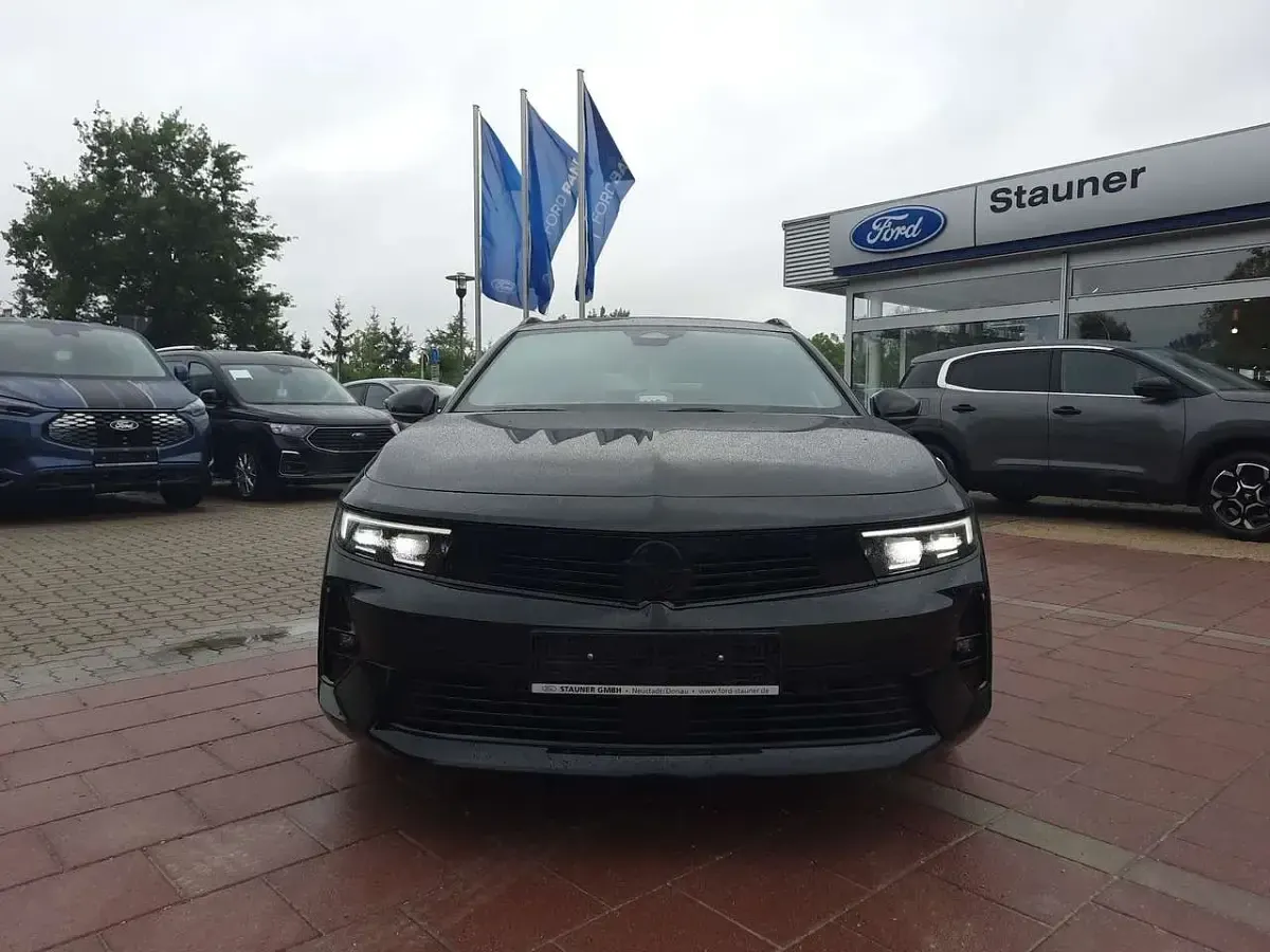 Gebraucht Opel Astra 131 PS (96 kW) 2024 Schwarz Kleinwagen