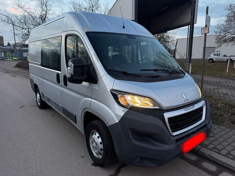 Gebraucht Peugeot Boxer 131 PS (96 kW) 2018 Silber Van