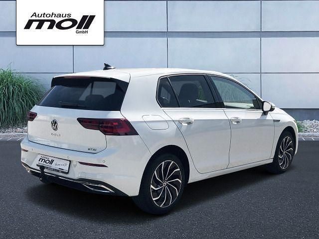 Gebraucht VW Golf VIII Style 150 PS (110 kW) 2023 Pure white Limousine