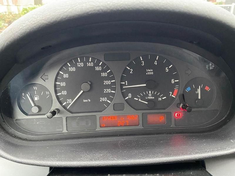 Gebraucht BMW 318 143 PS (105 kW) 2003 Silber Limousine