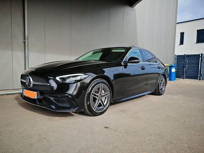 Schwarz Gebraucht 2022 Mercedes C180 AMG line Limousine | 34.000 € (Etwas zu teuer) - Bild 1/4