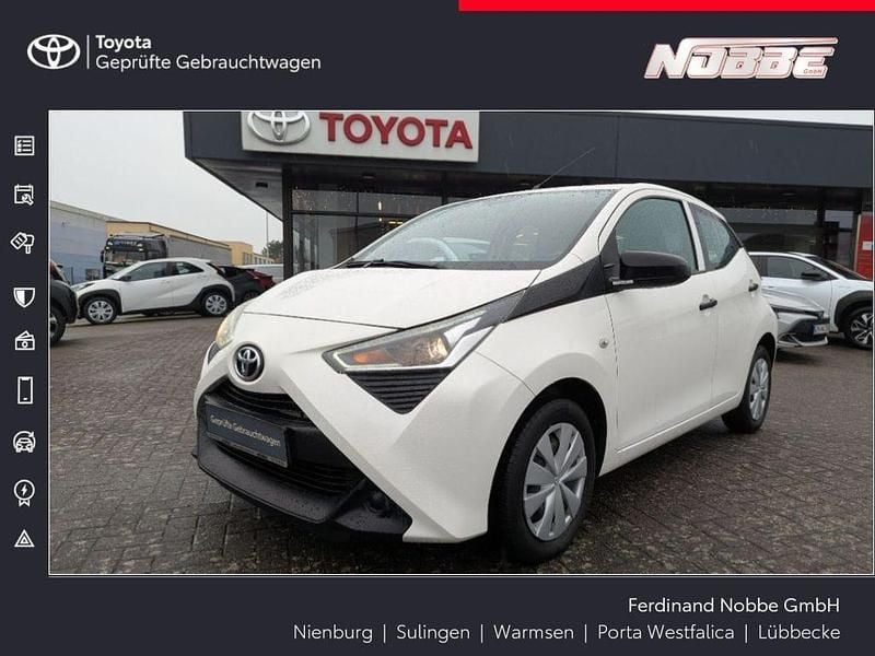 Weiß Gebraucht 2018 Toyota Aygo Business Edition Kleinwagen | 6.890 € (Fairer Preis) - Bild 1/4