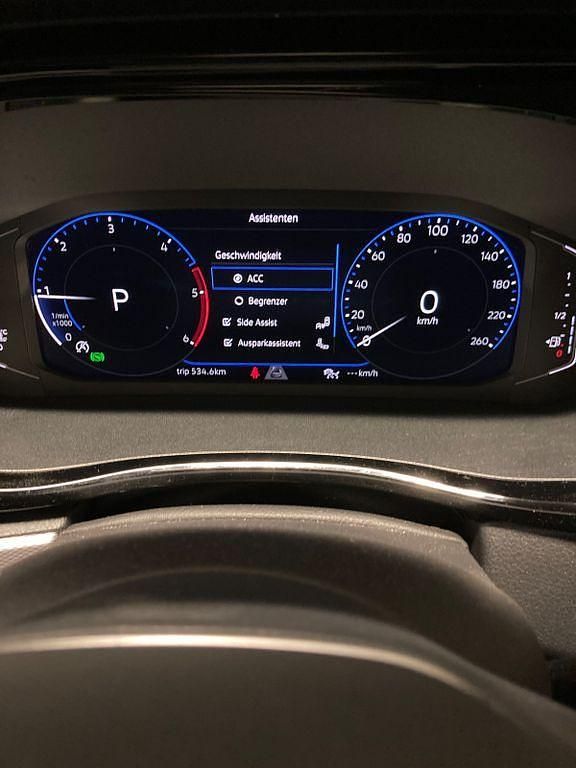 Second-hand VW Multivan 204 CP (150 kW) 2022 Roșu Monovolum