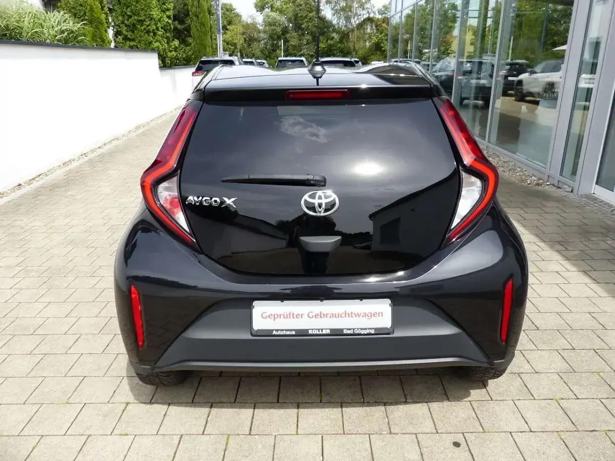 Gebraucht Toyota Aygo X Play 72 PS (52 kW) 2023 Schwarz SUV