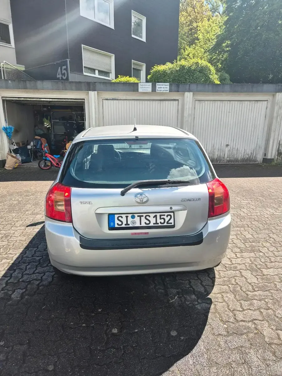 Occasion Toyota Corolla 96 ch (70 kW) 2001 Gris Citadine