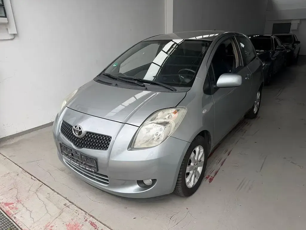 Gebraucht Toyota Yaris Team 69 PS (50 kW) 2008 Silber Kleinwagen