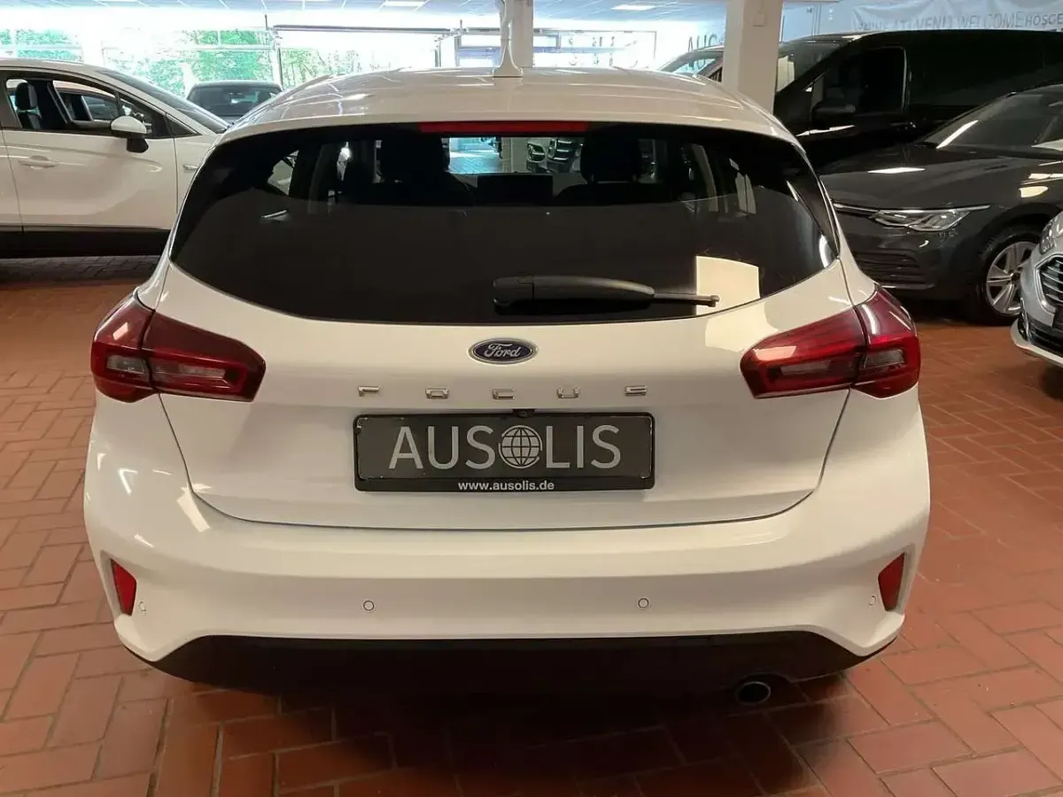 Gebraucht Ford Focus Titanium 116 PS (85 kW) 2023 Frozen white Limousine