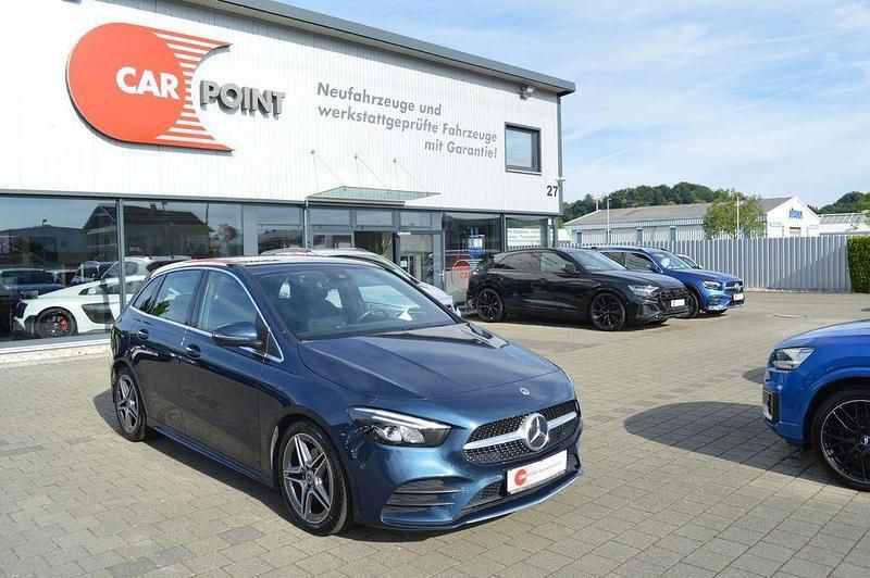 Denimblau metalliclack Gebraucht 2020 Mercedes B180 AMG Van / Kleinbus | 24.990 € (Fairer Preis) - Bild 1/4