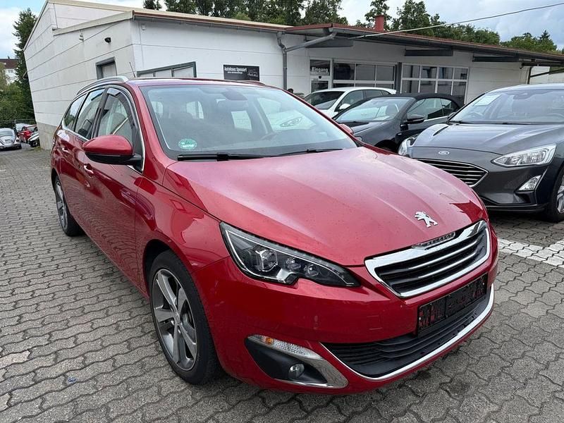 Rot Gebraucht 2015 Peugeot 308 Allure Kombi | 10.098 € (Fairer Preis) - Bild 1/4